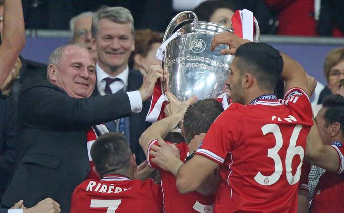 Präsident und Aufsichtsratsvorsitzender Uli HOENESS (FCB), Champions League Pokal, Trophäe, Trophy, FC BAYERN MÜNCHEN - BORUSSIA DORTMUND ( - ) Fussball UEFA Champions League, Finale, im Wembley Stadion London am 25.05.2013 CL Saison 2012 2013, FCB, München, BVB