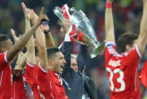 Trainer Cheftrainer Jupp HEYNCKES (FCB) Jubel, Freude, Emotionen, Feiern, Lachen, jubelt, freuen, reisst die Arme hoch, ballt die Faust Champions League Pokal, Trophäe, Trophy, FC BAYERN MÜNCHEN - BORUSSIA DORTMUND ( - ) Fussball UEFA Champions League, Finale, im Wembley Stadion London am 25.05.2013 CL Saison 2012 2013, FCB, München, BVB