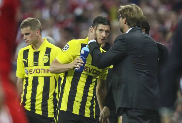 Jürgen KLOPP, Chef - Trainer BVB, Robert LEWANDOWSKI; Nr.9 BVB, Sven BENDER, 6 BVB Emotionen, enttäuscht, Enttäuschung, Frust, frustriert, Trauer ,traurig, verzweifelt, Verzweiflung - BORUSSIA DORTMUND (2 -1 ) Fussball UEFA Champions League, Finale, im Wembley Stadion London am 25.05.2013 CL Saison 2012 2013, BVB