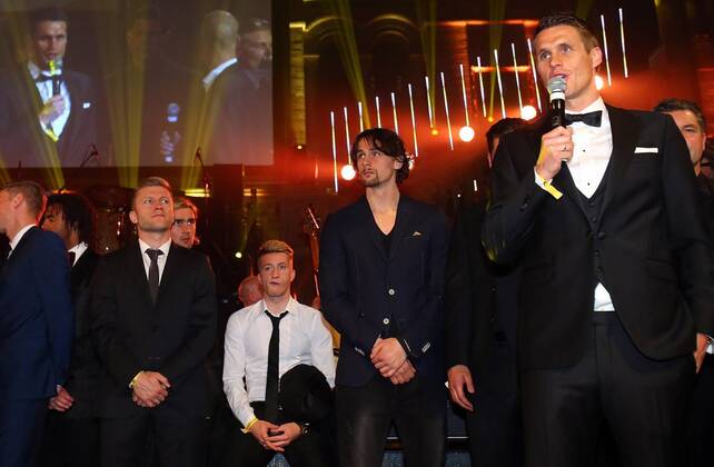 Sebastian KEHL Nr.5 BVB bei seiner Ansprache bei der BVB Party im Natural History Museum (Naturhistorisches Museum) Marco REUS, Nr.11 , KUBA (Jakub (Kuba) Blaszczykowski) , Nr. 16 BVB, Neven SUBOTIC Nr. 4 BVB BVB Emotionen, enttäuscht, Enttäuschung, Frust, frustriert, Trauer ,traurig, verzweifelt, Verzweiflung , FC BAYERN MÜNCHEN - BORUSSIA DORTMUND ( 2- 1) Fussball UEFA Champions League, Finale, im Wembley Stadion London am 25.05.2013 CL Saison 2012 2013, FCB, München, BVB