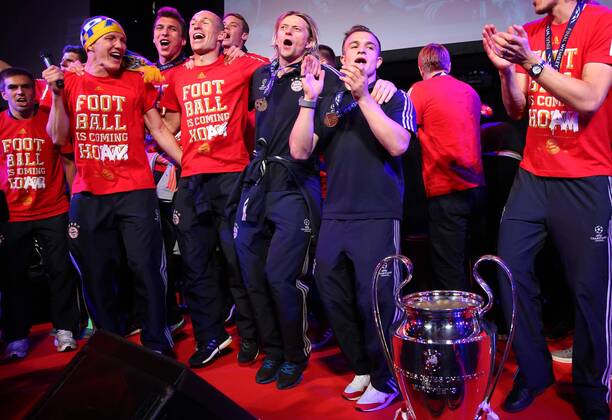 Bastian Schweinsteiger (Bayern 31), Arjen ROBBEN, 10 FCB, Xherdan SHAQIRI, FCB 11, Anatoliy Tymoshchuk FCB Nr. 44 Fussball UEFA Champions League, Finale, beim Champions League Finale Bankett im Grosvenor House CL Saison 2012 2013, FCB, München, BVB FC BAYERN MÜNCHEN - BORUSSIA DORTMUND (2 -1 )