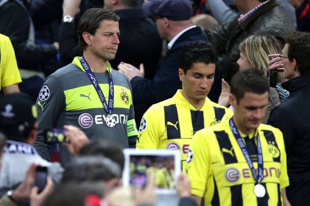 Roman WEIDENFELLER (Torwart, Torhüter BVB - 1) ist enttäuscht, ist frustriert, frust, zeigt Emotionen - davor Sebastian Kehl und Nuri Sahin EP_GST