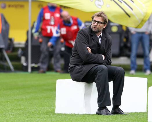 Sonntag, 26.05.2013, Saison 2012 2013, Empfang der Mannschaft von Borussia Dortmund nach dem verlorenem Endspiel der Champions League gegen den FC Bayern München im Dortmunder Signal Iduna Park, Trainer Jürgen Klopp (BVB) sitzt auf einem Hocker