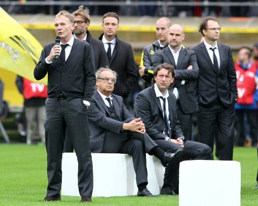 Sonntag, 26.05.2013, Saison 2012 2013, Empfang der Mannschaft von Borussia Dortmund nach dem verlorenem Endspiel der Champions League gegen den FC Bayern München im Dortmunder Signal Iduna Park, Hans-Joachim Watzke (BVB, Vorsitzender) spricht zu den Fans