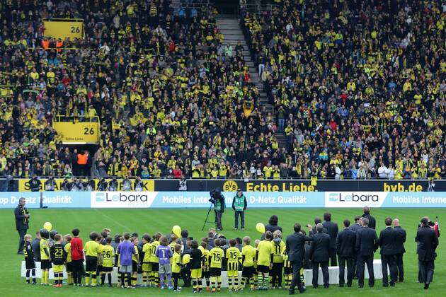 Die Fussballer von Borussia Dortmund werden von den Fans im Signal Iduna Park in Dortmund empfangen. Der BVB hatte am Vortag das Finale der Champions League mit 1:2 gegen Bayern München verloren. Empfang von Borussia Dortmund