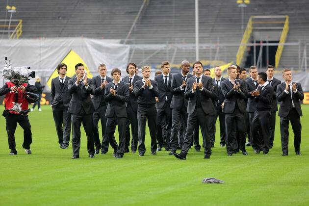 Die Fussballer von Borussia Dortmund werden von den Fans im Signal Iduna Park in Dortmund empfangen. Der BVB hatte am Vortag das Finale der Champions League mit 1:2 gegen Bayern München verloren. Empfang von Borussia Dortmund