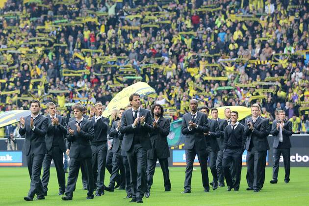 Die Fussballer von Borussia Dortmund werden von den Fans im Signal Iduna Park in Dortmund empfangen. Der BVB hatte am Vortag das Finale der Champions League mit 1:2 gegen Bayern München verloren. Empfang von Borussia Dortmund