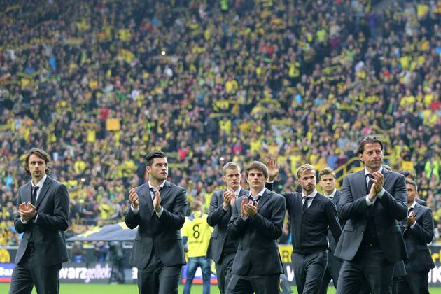 Die Fussballer von Borussia Dortmund werden von den Fans im Signal Iduna Park in Dortmund empfangen. Der BVB hatte am Vortag das Finale der Champions League mit 1:2 gegen Bayern München verloren. Empfang von Borussia Dortmund