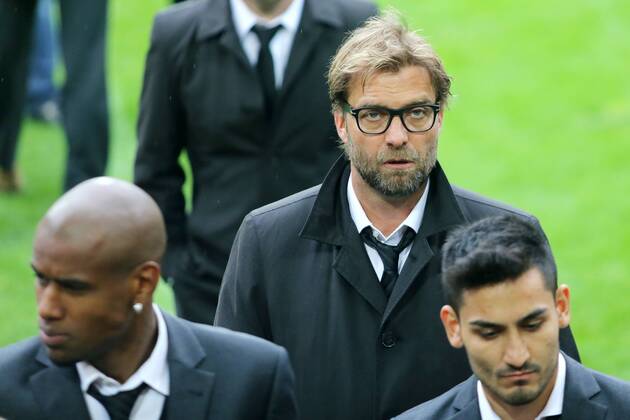 Die Fussballer von Borussia Dortmund werden von den Fans im Signal Iduna Park in Dortmund empfangen. Der BVB hatte am Vortag das Finale der Champions League mit 1:2 gegen Bayern München verloren. Trainer Jürgen Klopp ( Dortmund ) Empfang von Borussia Dortmund