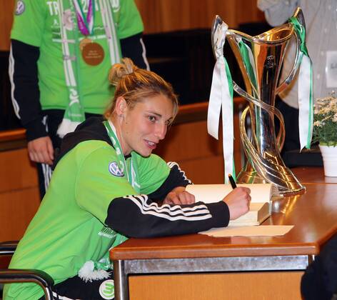 VfL Wolfsburg Frauen, Empfang im Rathaus der Stadt Wolfsburg, Eintrag ins Goldene Buch, Alica Vetterlein
