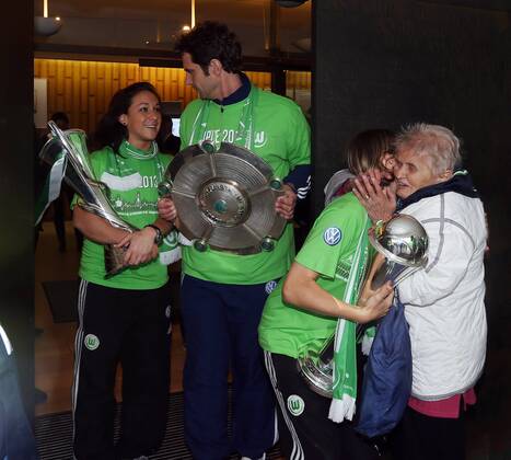 VfL Wolfsburg Frauen, Empfang im Rathaus der Stadt Wolfsburg,Nadine Kessler,Trainer Ralf Kellermann, Martina Müller