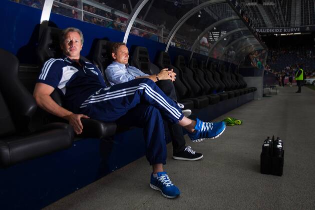 11.07.2013, Red Bull Arena, Salzburg, AUT, Testspiel, FC Red Bull Salzburg vs Schalke 04, im Bild Jens Keller (FC Schalke 04, Trainer) und Horst Heldt (FC Schalke 04, Vorstandsmitglied ) during a friendly Match between Fc Red Bull Salzburg and FC Schalke 04 at the Red Bull Arena, Salzburg, Austria on 2013 07 11. EP_fei