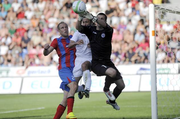 Opening match of Champions League, 2nd preliminary round, Viktoria Plzen vs FK Zeljeznicar Sarajevo in Pilsen, Czech Republic, July 16, 2013. Daniel Kolar (left) of Viktoria and the goalkeeper of Sarajevo Adnan Hadzic. (CTKxPhoto PetrxEret) CTKPhotoP201307160757701  ert 7