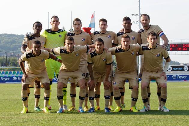Mannschaftsfoto, Startaufstellung Dinamo Zagreb stehend: Lee ADDY (GNK Dinamo Zagreb - 13), Pablo MIGLIORE (Torhueter GNK Dinamo Zagreb - 22), Zvonko PAMIC (GNK Dinamo Zagreb - 20), Duje COP (GNK Dinamo Zagreb - 90), Junior FERNANDES (GNK Dinamo Zagreb - 11), Josip SIMUNIC (GNK Dinamo Zagreb - 4) hockend: Hilal SOUDANI (GNK Dinamo Zagreb - 2), Ivo PINTO (GNK Dinamo Zagreb - 6), Luis IBANEZ - LUCHO (GNK Dinamo Zagreb - 3), Said HUSEJINOVIC (GNK Dinamo Zagreb - 17), Arijan ADEMI (GNK Dinamo Zagreb - 7) GNK Dinamo Zagreb (Kroatien) Fussball Champions League Qualifikation 2. Runde, Hinspiel 16.07.2013 Stade Parc des Sports, Oberkorn, Luxemburg