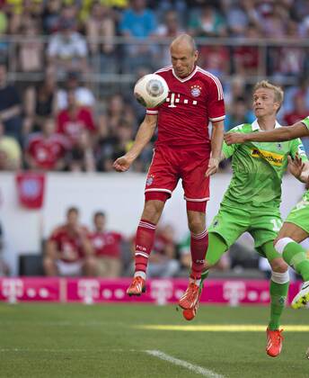 Mönchengladbach, 21.07.2013, Borussia Park Tor zum 4:1durch Arjen Robben (FCB) gegen Oscar Wendt (BMG) Borussia Mönchengladbach - Bayern München