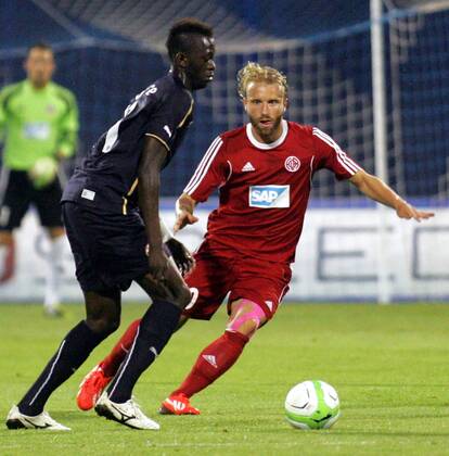 23.07.2013 Zagreb(Croatia) GNK Dinamo Zagreb-CS Fola Esch UEFA Champions League snd leg qualifying men s football Jakob Dallevedove(r) CS Fola Esch and Bakary Sare(L) GNK Dinamo Zagreb : 