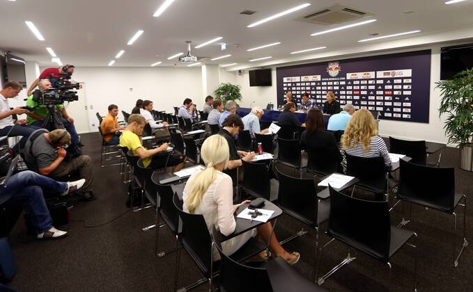 FUSSBALL - CL Quali, RBS vs Fenerbahce, Vorberichte, PK SALZBURG,AUSTRIA,30.JUL.13 - FUSSBALL - UEFA Champions League, Qualifikation, Red Bull Salzburg vs Fenerbahce Istanbul, Vorberichte, Pressekonferenz RBS. Bild zeigt eine Uebersicht der Pressekonferenz. 