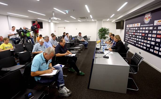 FUSSBALL - CL Quali, RBS vs Fenerbahce, Vorberichte, PK SALZBURG,AUSTRIA,30.JUL.13 - FUSSBALL - UEFA Champions League, Qualifikation, Red Bull Salzburg vs Fenerbahce Istanbul, Vorberichte, Pressekonferenz RBS. Bild zeigt eine Uebersicht der Pressekonferenz. 