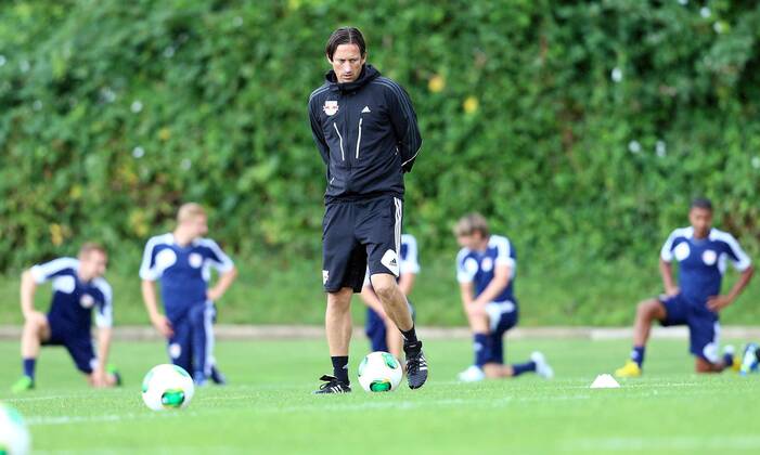FUSSBALL - CL Quali, RBS vs Fenerbahce, Vorberichte, Training SALZBURG,AUSTRIA,30.JUL.13 - FUSSBALL - UEFA Champions League, Qualifikation, Red Bull Salzburg vs Fenerbahce Istanbul, Vorberichte, Abschlusstraining RBS. Bild zeigt Trainer Roger Schmidt (RBS). 