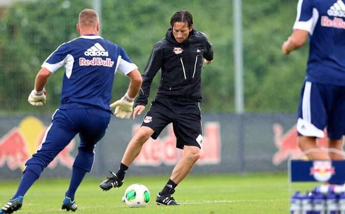 FUSSBALL - CL Quali, RBS vs Fenerbahce, Vorberichte, Training SALZBURG,AUSTRIA,30.JUL.13 - FUSSBALL - UEFA Champions League, Qualifikation, Red Bull Salzburg vs Fenerbahce Istanbul, Vorberichte, Abschlusstraining RBS. Bild zeigt Trainer Roger Schmidt (RBS). 