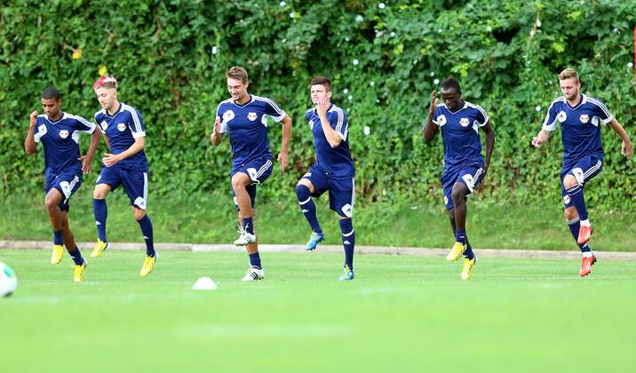 FUSSBALL - CL Quali, RBS vs Fenerbahce, Vorberichte, Training SALZBURG,AUSTRIA,30.JUL.13 - FUSSBALL - UEFA Champions League, Qualifikation, Red Bull Salzburg vs Fenerbahce Istanbul, Vorberichte, Abschlusstraining RBS. Bild zeigt Alan de Carvalho, Kevin Kampl, Stefan Ilsanker, Valon Berisha, Sadio Mane und Jakob Jantscher (RBS).