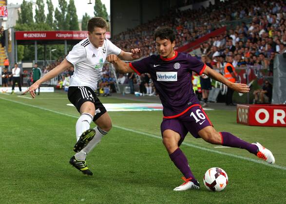 FUSSBALL - CL Quali, A.Wien vs Hafnarfjoerdur WIEN,AUSTRIA,30.JUL.13 - FUSSBALL - UEFA Champions League, Qualifikation, FK Austria Wien vs FH Hafnarfjoerdur. Bild zeigt Brynjar Gudmundsson (Hafnarfjoerdur) und Philipp Hosiner (A.Wien). 
