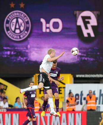 FUSSBALL - CL Quali, A.Wien vs Hafnarfjoerdur WIEN,AUSTRIA,30.JUL.13 - FUSSBALL - UEFA Champions League, Qualifikation, FK Austria Wien vs FH Hafnarfjoerdur. Bild zeigt Kristjan Emilsson (Hafnarfjoerdur), Florian Mader (A.Wien) und die Anzeigentafel. 