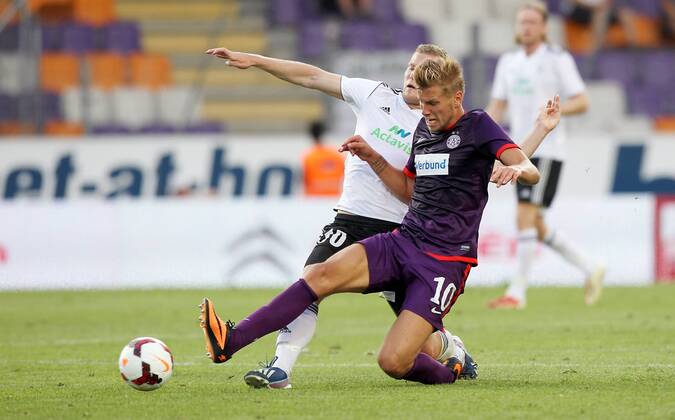 FUSSBALL - CL Quali, A.Wien vs Hafnarfjoerdur WIEN,AUSTRIA,30.JUL.13 - FUSSBALL - UEFA Champions League, Qualifikation, FK Austria Wien vs FH Hafnarfjoerdur. Bild zeigt Bjoern Sverrisson (Hafnarfjoerdur) und Alexander Gruenwald (A.Wien). 