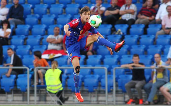 30.07.2013 St Jakob Park Basel , SCHWEIZ , Saison 2013 2014 Herren Fussball UEFA Champions League Qualifikation Hinspiel FC Basel - Maccabi Tel Aviv Valentin Stocker (FC Basel) 
