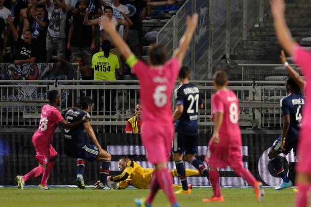 Anthony Lopes and Milan Bisevac (lyon) vs Nzuz Toko (grasshopper) - Olympique Lyon vs FC Grasshopper Zürich - Champions League Quali - 30 07 2013 xFredericChambertx 