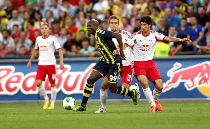FUSSBALL - CL Quali, RBS vs Fenerbahce SALZBURG,AUSTRIA,31.JUL.13 - FUSSBALL - UEFA Champions League, Qualifikation, Red Bull Salzburg vs Fenerbahce Istanbul. Bild zeigt Pierre Webo (Fenerbahce) und Andre Ramalho (RBS). 