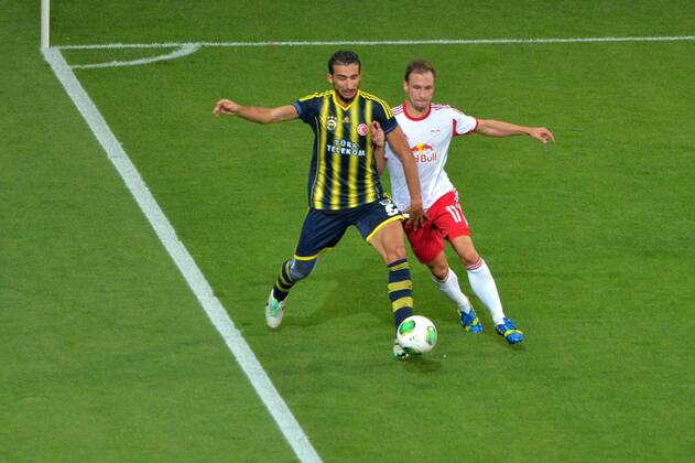 FUSSBALL - CL Quali, RBS vs Fenerbahce SALZBURG,AUSTRIA,31.JUL.13 - FUSSBALL - UEFA Champions League, Qualifikation, Red Bull Salzburg vs Fenerbahce Istanbul. Bild zeigt Mehmet Topal (Fenerbahce) und Andreas Ulmer (RBS). 