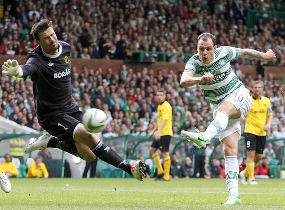 31.07.2013 Glasgow, Scotland. Anthony Stokes goal is ruled offside during the UEFA Champions League Qualifying Third Round tie between Celtic Glasgow and IF Elsborg from Parkhead. xVagelisxGeorgarioux  ActionPlus11434340