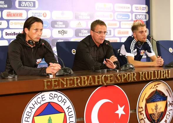 FUSSBALL - CL Quali, Fenerbahce vs RBS, Vorberichte, PK ISTANBUL,TUERKEI,05.AUG.13 - FUSSBALL - UEFA Champions League, Qualifikation, Fenerbahce Istanbul vs Red Bull Salzburg, Vorberichte, Pressekonferenz RBS. Bild zeigt Trainer Roger Schmidt, Sportdirektor Ralf Rangnick und Kevin Kampl (RBS).