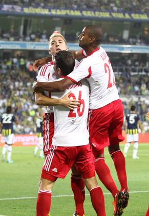 FUSSBALL - CL Quali, Fenerbahce vs RBS ISTANBUL,TUERKEI,06.AUG.13 - FUSSBALL - UEFA Champions League, Qualifikation, Fenerbahce Istanbul vs Red Bull Salzburg. Bild zeigt den Jubel von Kevin Kampl, Jonatan Soriano und Alan de Carvalho (RBS). 