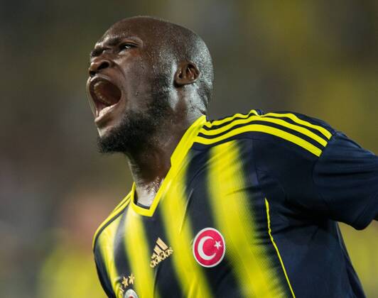 06.08.2013, Sukru Saracoglu Stadion, Istanbul, TUR, UEFA CL Qualifikation, Fenerbahce Istanbul vs FC Red Bull Salzburg, Rückspiel, im Bild Jubel von Moussa Sow (Fenerbahce, 7) nach seinem 2:1 during the UEFA Champions League Qualification 2nd Leg Match between Fenerbahce Istanbul and FC Red Bull Salzburg at the Sukru Saracoglu Stadium, Turkey on 2013 08 06. EP_gro