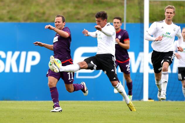 FUSSBALL - CL Quali, Hafnarfjoerdur vs A.Wien HAFNARFJOERDUR,ISLAND,07.AUG.13 - FUSSBALL - UEFA Champions League, Qualifikation, FH Hafnarfjoerdur vs FK Austria Wien. Bild zeigt Tomas Jun (A.Wien) und Emil Palsson (Hafnarfjoerdur). 