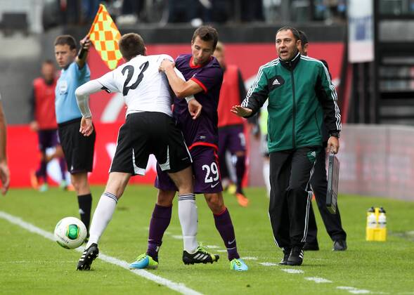 FUSSBALL - CL Quali, Hafnarfjördur vs A.Wien Hafnarfjördur,ISLAND,07.AUG.13 - FUSSBALL - UEFA Champions League, Qualifikation, FH Hafnarfjördur vs FK Austria Wien. Bild zeigt Brynjar Gudmundsson (Hafnarfjördur), Markus Suttner (A.Wien) und den vierten Schiedsrichter Georgi Yordanov (BUL). 