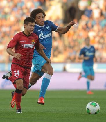 ITAR-TASS: ST PETERSBURG, RUSSIA. AUGUST 7, 2013. FC Nordsjaelland s Emiliano Hansen (L) and Zenit s Axel Witsel in action in the second leg of their UEFA Champions League third qualifying round football match at Petrovsky Stadium. Zenit won the game 5-0.  premiumd 0 RE124AB0