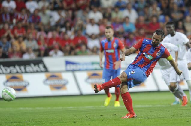 Second leg match of Champions League, 3nd preliminary round, FC Viktoria Plzen vs Nomme Kalju in Pilsen, Czech Republic, August 7, 2013. Pavel Horvath of Plzen shoots a goal. (CTKxPhoto PetrxEret) CTKPhotoP201308070849901  ert 1