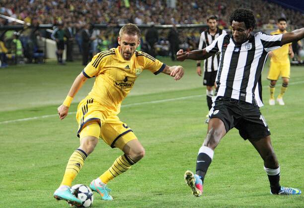FC Metalist Kharkiv forward Marko Devic (yellow kit) and PAOK FC defender Lino vie for the ball during the UEFA Champions League third qualifying round second leg fixture at Metalist Stadium, Kharkiv, northeastern Ukraine, August 7, 2013. UKRINFORM. 