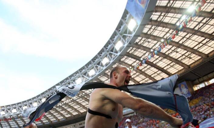 MOSCOW, Aug. 13, 2013 (Xinhua) -- Germany s Robert Harting celebrates after the men s discus throw final at the 2013 IAAF World Championships at the Luzhniki stadium in Moscow on August 13, 2013. Harting won the gold with 69.11 metres. (Xinhua Li Ming) (SP)RUSSIA-MOSCOW-ATHLETICS-IAAF WORLD CHAMPIONSHIPS 