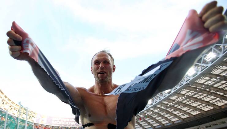 MOSCOW, Aug. 13, 2013 (Xinhua) -- Germany s Robert Harting celebrates after the men s discus throw final at the 2013 IAAF World Championships at the Luzhniki stadium in Moscow on August 13, 2013. Harting won the gold with 69.11 metres. (Xinhua Li Ming) (SP)RUSSIA-MOSCOW-ATHLETICS-IAAF WORLD CHAMPIONSHIPS 