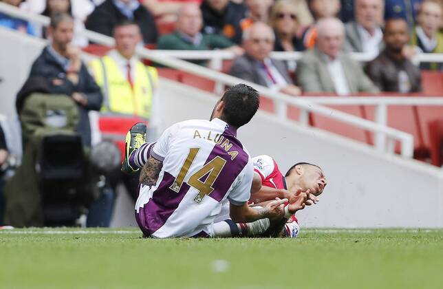 Arsenal s Alex Oxlade-Chamberlain gets caught late by Villa s Antonio Luna - FC Arsenal London v Aston Villa FC - Barclays Premiership - Emirates Stadium - London - England -17 08 2013 - EDITORIAL USE ONLY. No use with unauthorised audio, video, data, fixture lists, club league logos or live services. Online in-match use limited to 120 images, no video emulation. No use in betting, games or single club league player publications.