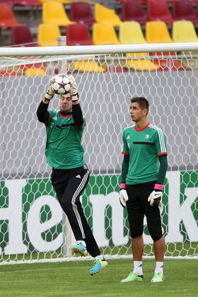 Champions League Quali - 20.08.2013 - LEGIA WARSAW TRAINING SESSION IN BUCHAREST - Pic: DUSAN KUCIAK WOJCIECH SKABA FOT. PIOTRxKUCZA NEWSPIX.PL --- Newspix.pl  GY5Q6034
