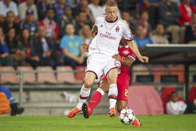 (L-R) Ignazio Abate of AC Milan, Memphis Depay of PSV during the Champions League qualifier match between PSV and AC Milan at Philips stadium on August 20, 2013 in Eindhoven, The Netherlands. PSV v AC Milan Qualifier Champions League 2013 2014 xVIxxIVx 1739637