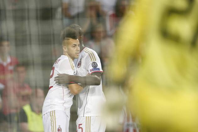 (L-R) Stephan El Shaarawy of AC Milan, Mario Balotelli of AC Milan, goalkeeper Jeroen Zoet of PSV during the Champions League qualifier match between PSV and AC Milan at Philips stadium on August 20, 2013 in Eindhoven, The Netherlands. PSV v AC Milan Qualifier Champions League 2013 2014 xVIxxIVx 1739638