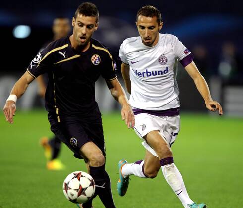 FUSSBALL - CL Play Off, Zagreb vs A.Wien ZAGREB,KROATIEN,21.AUG.13 - FUSSBALL - UEFA Champions League, Play Off, GNK Dinamo Zagreb vs FK Austria Wien. Bild zeigt Ivo Pinto (Zagreb) und Marin Leovac (A.Wien). 