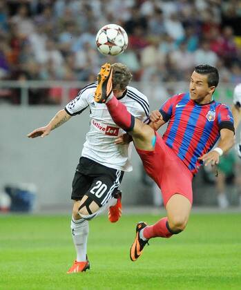 Steaua Bukarest - Legia Warschau - JAKUB KOSECKI DANIEL GEORGIEVSKI FOTO NORBERTxBARCZYK PRESSFOCUS NEWSPIXPL --- Newspix.pl  20130821NB361
