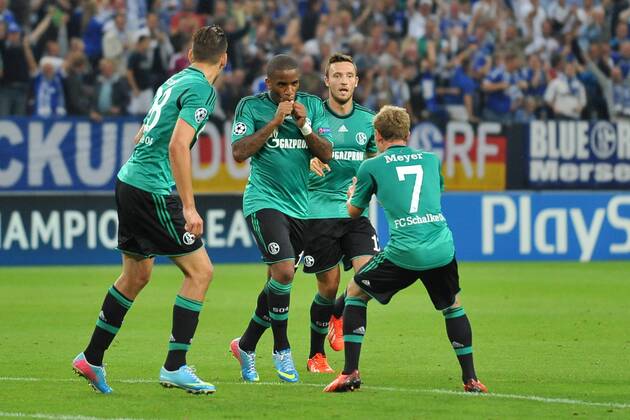 Fußball Champions League Playoff: Schalke 04 - PAOK Thessaloniki am 21.08.2013 in der Veltins-Arena in Gelsenkirchen Torjubel zum 1:0 durch Jefferson Farfan ( Schalke ), mitte